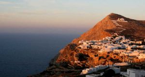 folegandros aftodioikisi 640x427