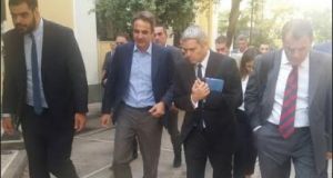 karagkounis mitsotakis sinantisi