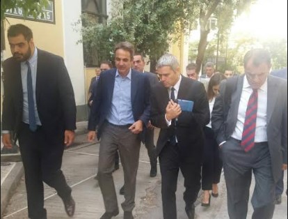 karagkounis mitsotakis sinantisi