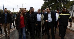 tsipras mandra desmeuseis apokatastasi amesa