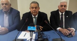 kammenos sunenteuxi tupou