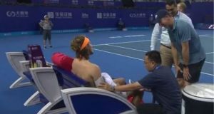 tsitsipas apoxorisi tournoua kina