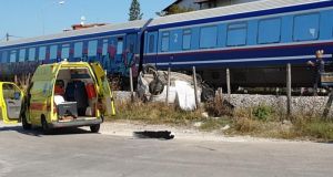 treno autokinito troxaio