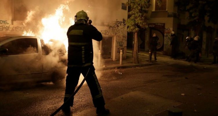 Μεσολόγγι: Κάηκε ολοσχερώς το αυτοκίνητο που οδηγούσε μεθυσμένος ...