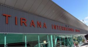 aeroporiki sundesi tirana athina