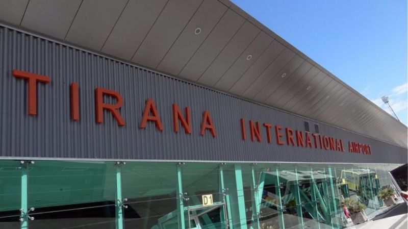 aeroporiki sundesi tirana athina