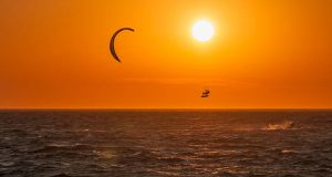 atuxima kite surfer