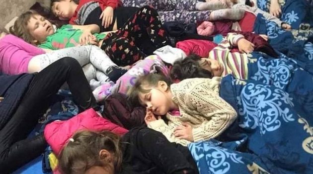 Συγκλονιστικές εικόνες από τα καταφύγια της Ουκρανίας όπου κοιμούνται παιδιά (Photos)