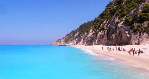 ekkremnoi lefkada