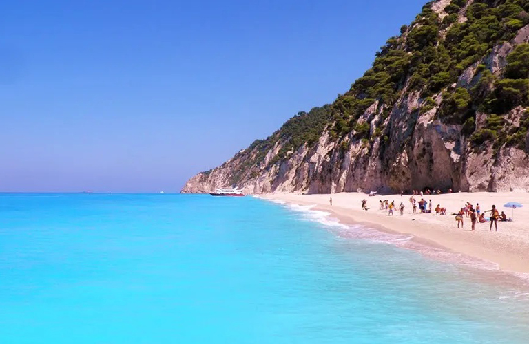 ekkremnoi lefkada