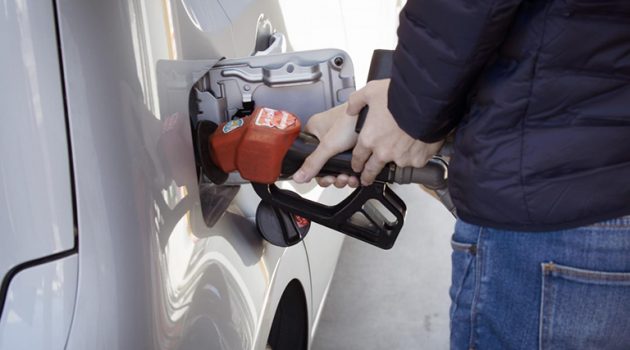 Τιμή βενζίνης: Πού θα κυμανθεί τον Αύγουστο – Τι προβλέπουν οι αναλυτές