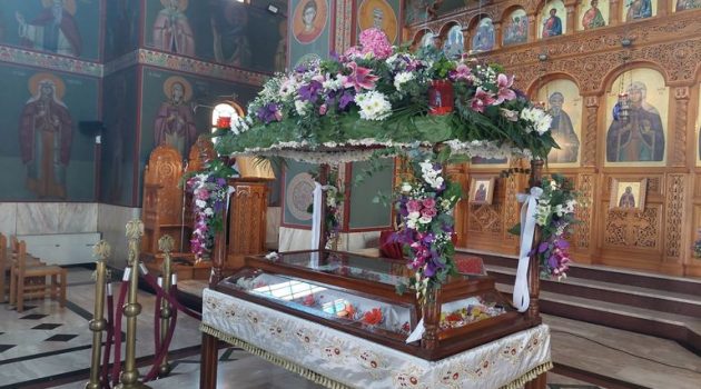Ιερός Ναός Αγίας Βαρβάρας Αγρινίου: Ο Στολισμός του Επιταφίου (Photos)