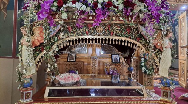 Ιερός Ναός Αγίου Δημητρίου Αγρινίου: Ο Στολισμός του Επιταφίου (Photos)
