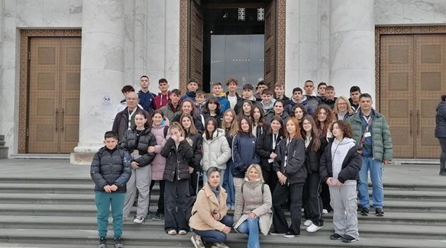 Στην Ουγγαρία με την Ομογένεια το 7ο Γυμνάσιο Αγρινίου και το Γυμνάσιο Παναιτωλίου (Photos)
