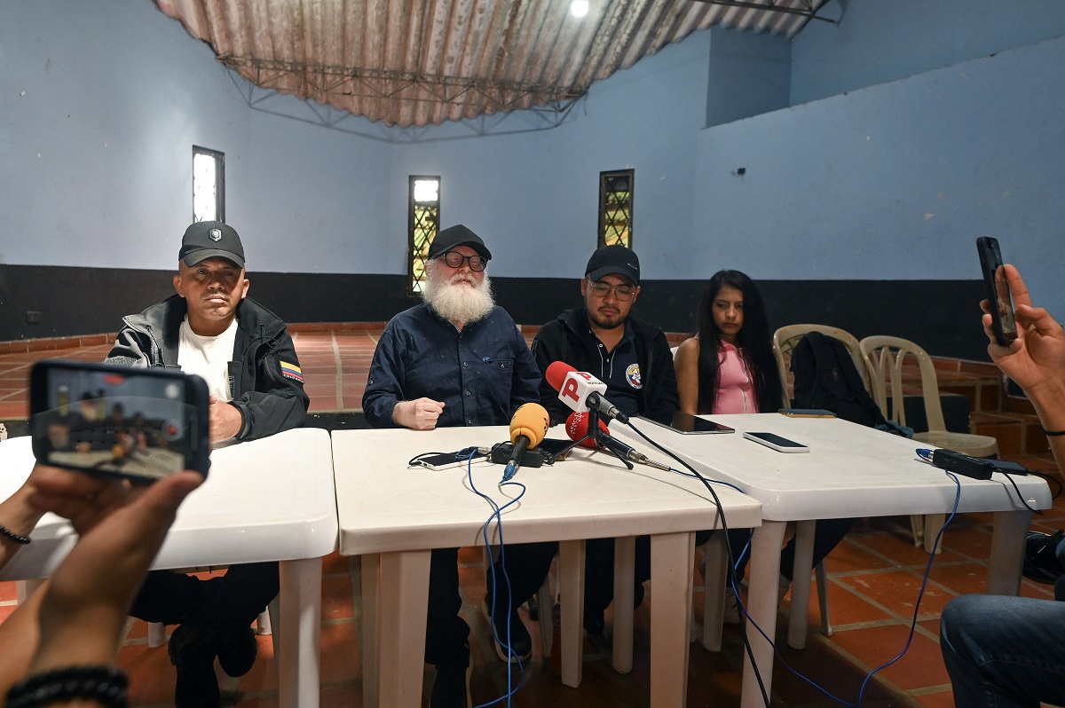 colombia conflict farc dissident peace talks