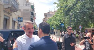 agrinio-sto-dimarcheio-o-kyriakos-mitsotakis-thermi-ypodochi-videos-photos