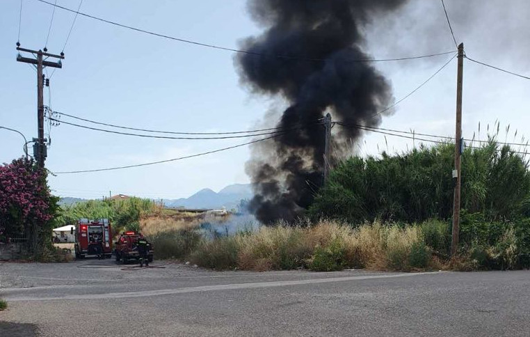 agrinio-kinitopoiisi-tis-pyrosvestikis-gia-nea-fotia-konta-sto-astynomiko-megaro-photos