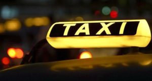 Μακρυνεία: Γυναίκα γλίτωσε 4.000 ευρώ χάρη στην οξυδέρκεια ενός ταξιτζή
