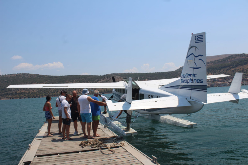 ydroplano-tis-hellenic-seaplanes-sta-galinia-nera-tou-amvrakikou-video-photos