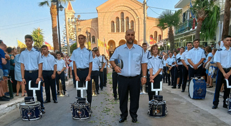 zakynthos-i-filarmoniki-tou-dimou-i-p-mesolongiou-stis-eortastikes-ekdiloseis-tou-agiou-dionysiou