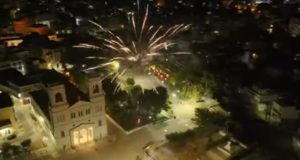 ileia-emmanouil-karalis-me-pyrotechnimata-giortasan-tin-kataktisi-tou-chalkinou-video