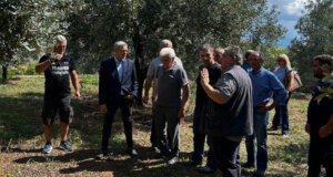 Ο Αιτωλοακαρνάνας Υφυπουργός Κωνσταντίνος Καραγκούνης επισκέφθηκε το Αγρίνιο και τις γύρω περιοχές που επλήγησαν από τις χαλαζοπτώσεις