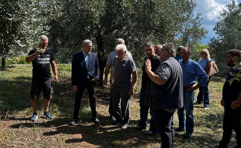 Ο Αιτωλοακαρνάνας Υφυπουργός Κωνσταντίνος Καραγκούνης επισκέφθηκε το Αγρίνιο και τις γύρω περιοχές που επλήγησαν από τις χαλαζοπτώσεις