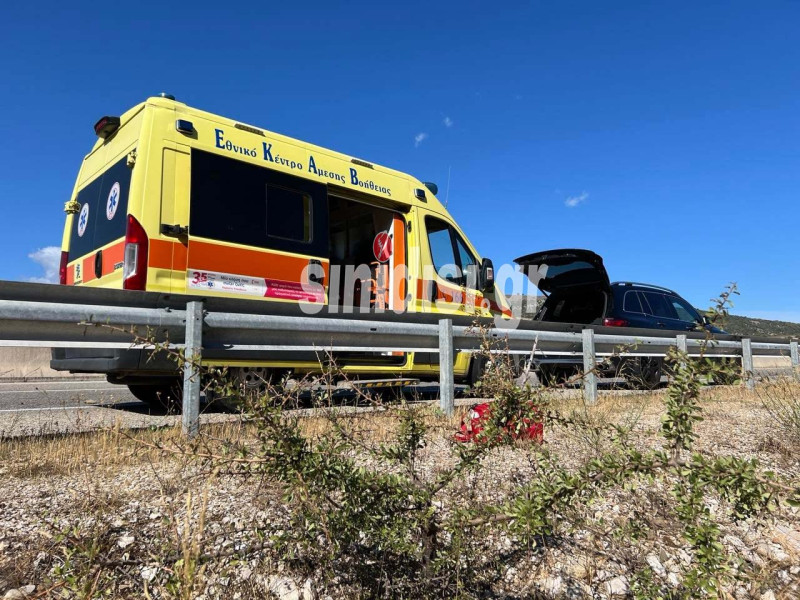 Απεγκλωβισμός ηλικιωμένης έγινε κατά τις πρωινές ώρες της 12ης Σεπτεμβρίου 2024 στην Ιόνια Οδό μετά από ένα σοκαριστικό τροχαίο, όπως αποτυπώνεται και στις φωτογραφίες.