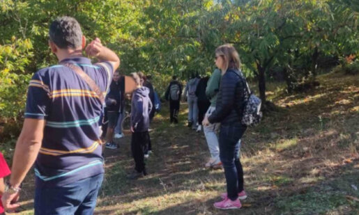 Τη διαδικασία συγκομιδής και διαλογής κάστανου είδαν την Τρίτη (9/10) μαθητές της 2ης τάξης από το 7ο Γυμνάσιο Αγρινίου στο Άνω Κεράσοβο