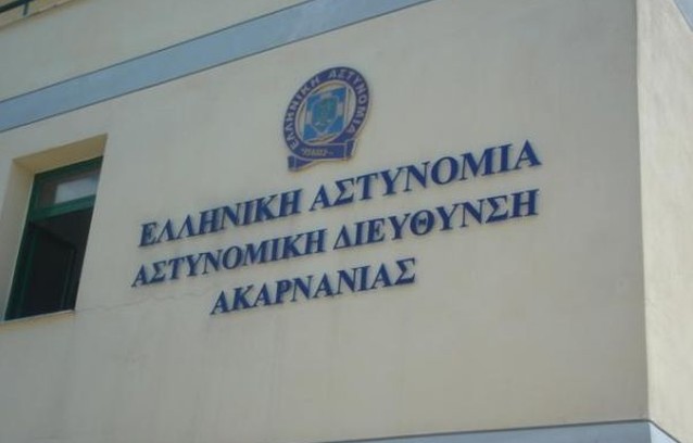 Ο 41χρονος που ταυτοποιήθηκε για τον ξυλοδαρμό του 54χρονου παραδόθηκε το πρωί της 26ης Νοεμβρίου στην Αστυνομική Διεύθυνση Ακαρνανίας