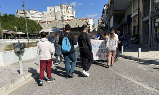 Με μικρή συμμετοχή πραγματοποιήθηκε στο Αγρίνιο το μεσημέρι της Δευτέρας (4/11) η κινητοποίηση των μαθητών στην Πλατεία Δημάδη