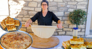 Στη Λεπενού οι υπεύθυνοι του Greek Village Life δοκίμασαν παραδοσιακή τραχανόπιτα στον ξυλόφουρνο από τα χεράκια της Μαρίας