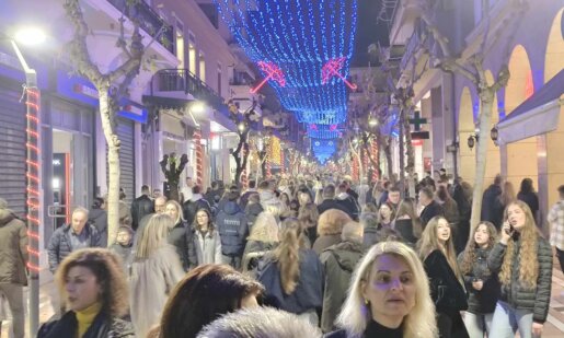 Το «Christmas Open Night» πραγματοποιήθηκε για πρώτη φορά στο Αγρίνιο, μικροί και μεγάλοι συμμετείχαν παρά τις... αντιδράσεις!