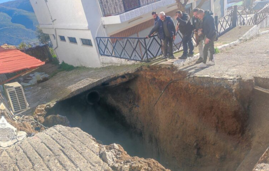 Μία μεγάλη τρύπα άνοιξε στην Κατούνα, σε δρόμο Ανατολικά της Πλατείας του χωριού, ξεκίνησαν εργασίες.