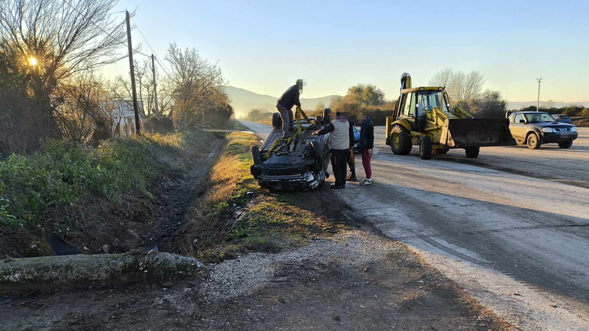 Ένα νέο τροχαίο σημειώθηκε στο Αγγελόκαστρο νωρίς το πρωί της 17ης Δεκεμβρίου, μάνα και κόρη στάθηκαν «τυχερές»