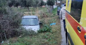 Γύρω στις 17:00 το απόγευμα της 8ης Δεκεμβρίου σημειώθηκε τροχαίο στα Αμπάρια Παναιτωλίου, Ι.Χ. με παιδιά και μάνα κατέληξε σε αύλακα