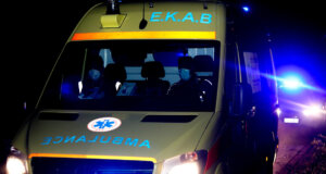 Μια σφοδρή σύγκρουση σημειώθηκε στις 00:45 στο Καινούργιο Αγρινίου, με την οδηγό του ενός Ι.Χ. να πηγαίνει με Ε.Κ.Α.Β. στο Νοσοκομείο