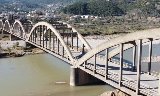 Η ιστορική Γέφυρα Μόρνου θα αναβαθμιστεί καθώς εξασφαλίστηκε η χρηματοδότηση, Φαρμάκης και Σπανός υπέγραψαν για το έργο