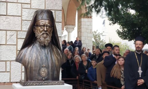 Στη Μητρόπολη Αγρινίου σε κλίμα συγκίνησης και μεγαλοπρέπειας πραγματοποιήθηκαν τα αποκαλυπτήρια της Προτομής του Μακαριστού Κοσμά