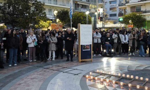 Στο Αγρίνιο το απόγευμα της 28ης Φεβρουαρίου πραγματοποιήθηκε ένα δρώμενο μνήμης και θυμού για την τραγωδία των Τεμπών.