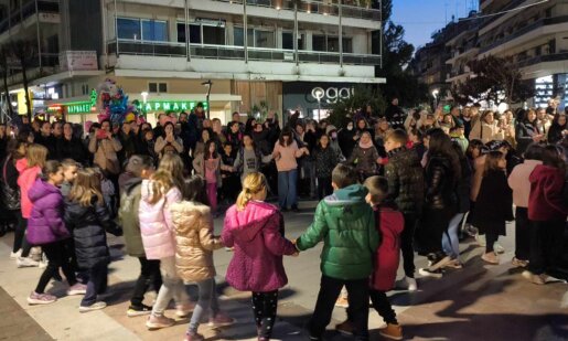 Τσικνοπέμπτη στο Αγρίνιο χωρίς Γαϊτανάκι γίνεται; δε γίνεται! Στην Πλατεία Δημοκρατίας συμμετείχαν μικροί και μεγάλοι!