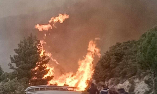 Στη Λευκάδα μεγάλη φωτιά βρίσκεται σε εξέλιξη στην περιοχή Κάθισμα με την Πυροσβεστική να έχει κινητοποιηθεί ενώ ήχησε και το 112.