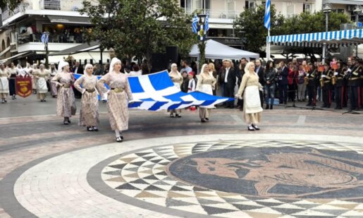 25η Μαρτίου και το Αγρίνιο τίμησε την Εθνική Επέτειο με μεγάλη μαθητική Παρέλαση στην Πλατεία Δημοκρατίας στις 12 το μεσημέρι.