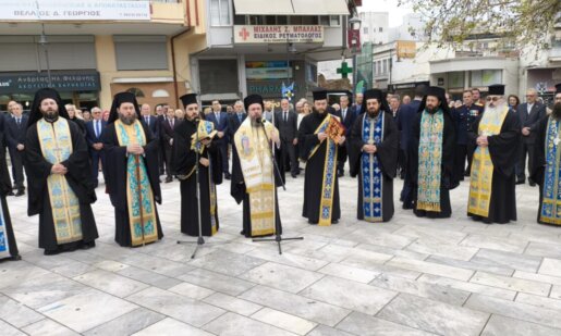 Στην Πλατεία «Μαρίας Δημάδη» τελέστηκε το πρωί της 25ης Μαρτίου επιμνημόσυνη δέηση και κατάθεση στεφάνων στο Μνημείο των Πεσόντων