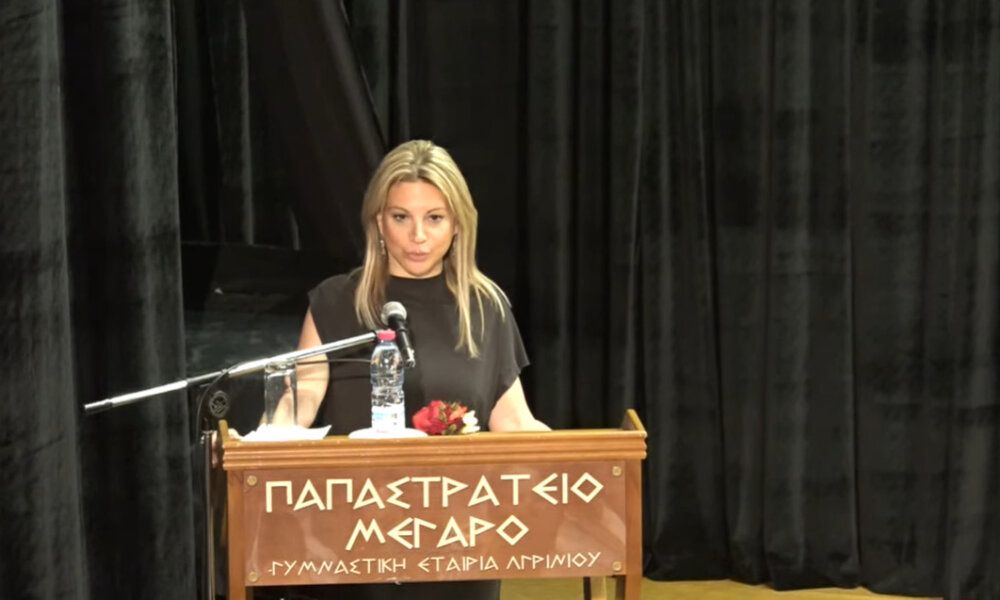 Στο Αγρίνιο η Μαρία Καρυστιανού πραγματοποίησε ομιλία για τα Τέμπη το απόγευμα της Τρίτης, 22 Απριλίου στο κατάμεστο Παπαστράτειο.